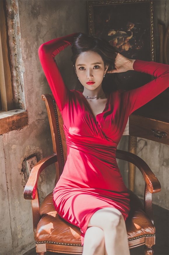 韩国美女模特李妍静低胸晚礼裙私房照