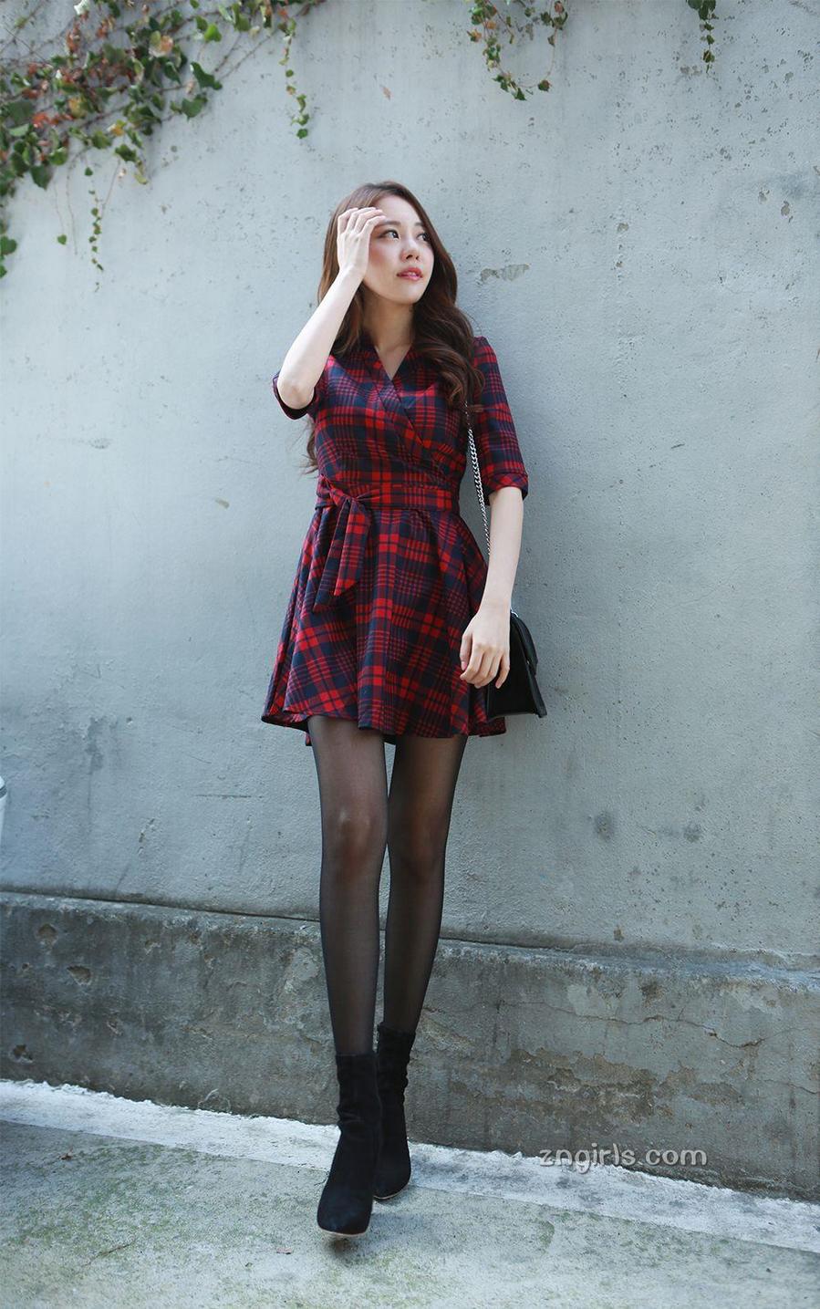 韩国美女模特金敏英黑丝美腿写真