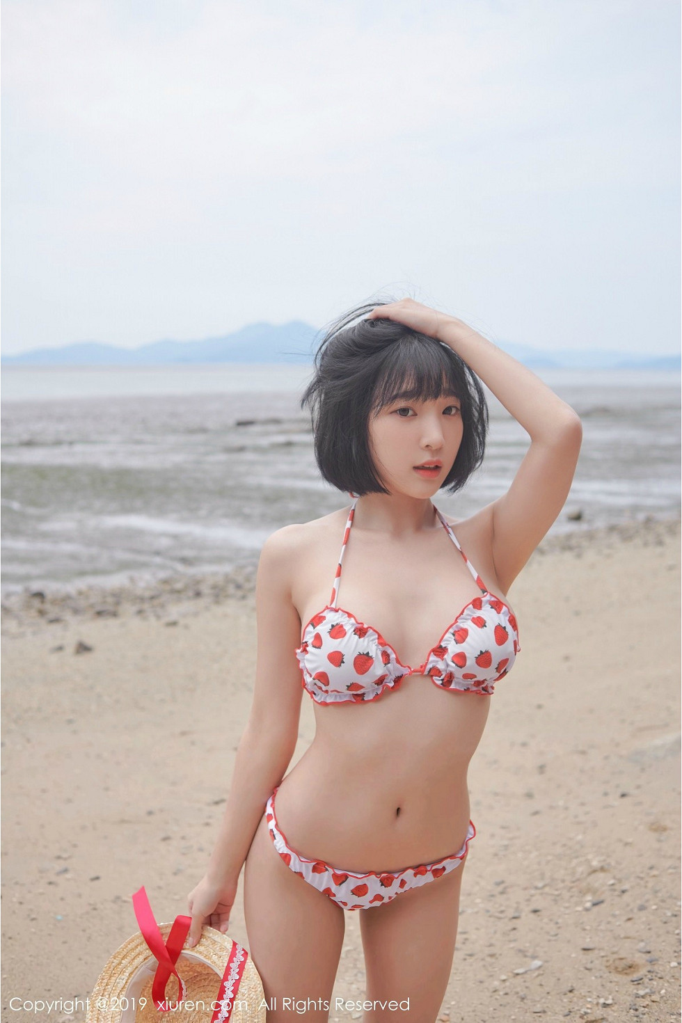 清新美女卿卿韩国旅拍海边沙滩性感比基尼