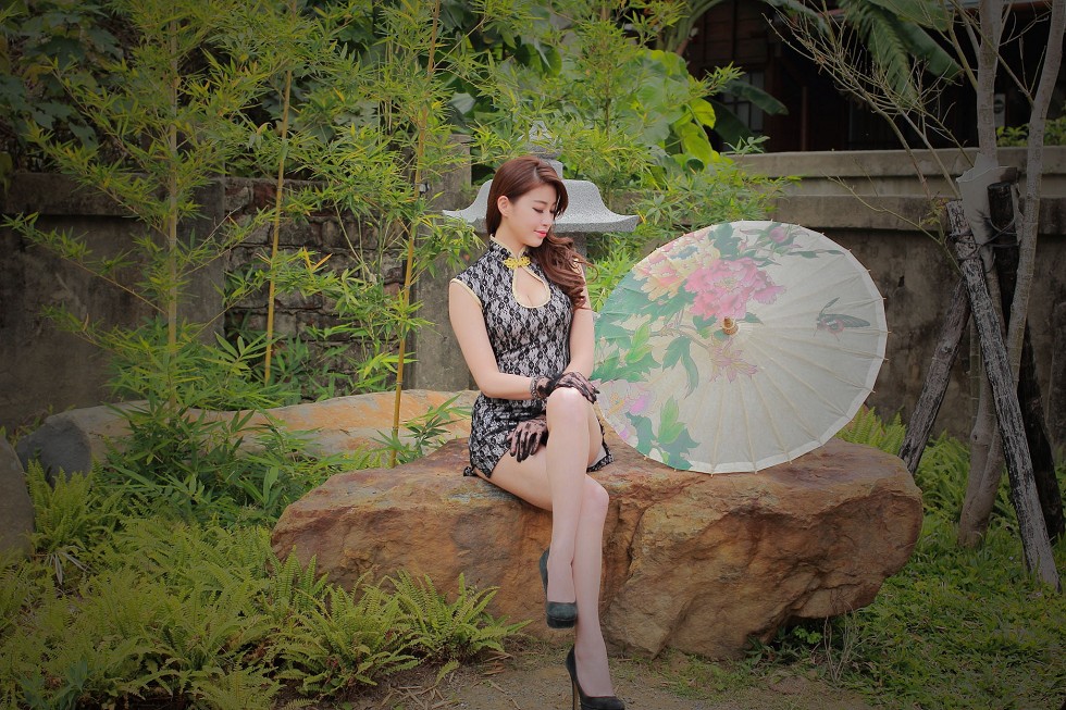 台湾正妹邬育錡户外旗袍系列秀完美身材性感迷人写真